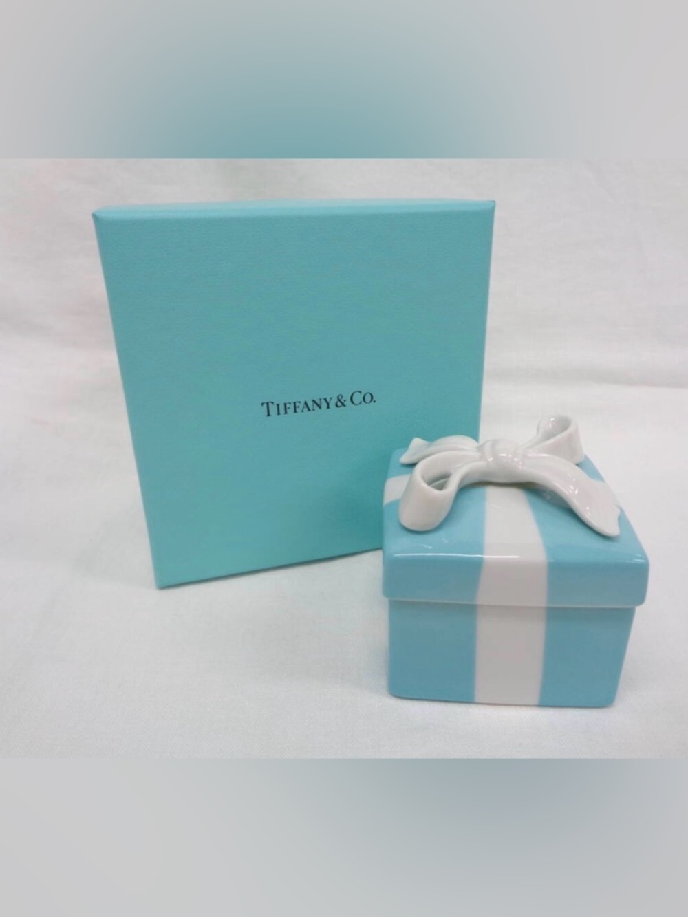 NEW IN BOX TIFFANY & CO PORCELAIN JEWELRY/KEEPSAKE BOX